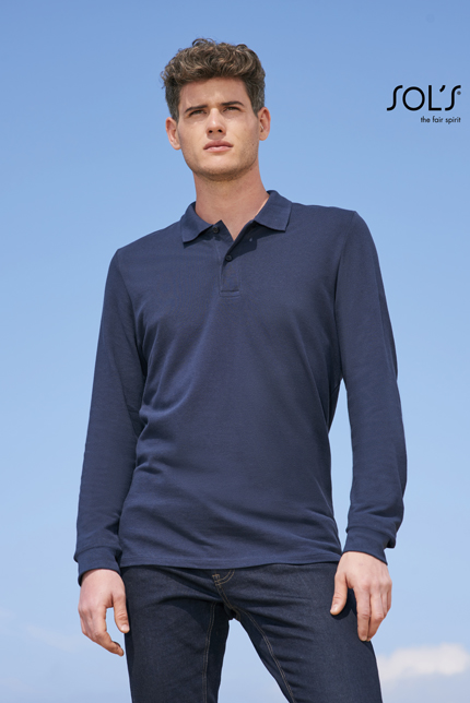  Perfect LSL Men - 02087   POLO-SHIRTS / SOLS   Ανδρικό μακρυμάνικο πόλο πικέ  Περιγραφή: Αυτό το ανδρικό πόλο πικέ διαθέτει μακριά μανίκια και πατιλέτα με 2 κουμπιά, προσφέροντας μια στυλάτη και επαγγελματική εμφάνιση. Με στενή γραμμή και ριπ 1x1 στο γιακά και τα μανίκια, είναι ιδανικό για κάθε εποχή. Σύνθεση: Φτιαγμένο από πικέ 180g/m², 100% βαμβάκι Ringspun πενιέ, εξασφαλίζει άνεση και ανθεκτικότητα. Συνδυασμοί υλικών όπως το Grey melange (85% βαμβάκι/15% βισκόζη) και το Charcoal melange (60% βαμβάκι/40% πολυέστερ) προσφέρουν ποικιλία και στιλ. Εφαρμογή ως Επαγγελματική Ένδυση: Ιδανικό για εργαζόμενους σε επαγγελματικούς χώρους, όπως γραφεία και καταστήματα, το πόλο αυτό μπορεί να φορεθεί σε επιλεγμένες εκδηλώσεις και παρουσιάσεις. Δυνατότητα Προσαρμογής: Διαθέτει δυνατότητα εκτύπωσης λογοτύπου ή μηνύματος του πελάτη, προσδίδοντας προσωπικότητα και επαγγελματική ταυτότητα στην επιχείρησή σας. Διαθεσιμότητα Χρωμάτων:Είναι διαθέσιμο σε διάφορα χρώματα, προσφέροντας επιλογές να καλύψει τις ανάγκες σας. 